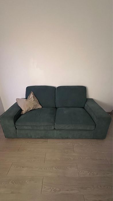 Sofa Kivik IKEA.