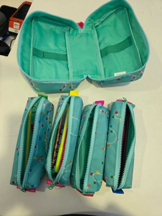 Estojo com material Stabilo Miquelrius Agatha Ruiz de la Prada Luces.