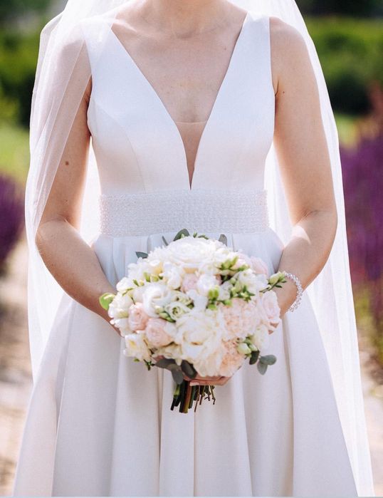 Długi welon ślubny