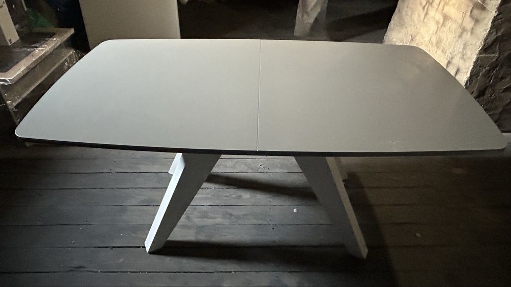 Sprzedam stół do salonu