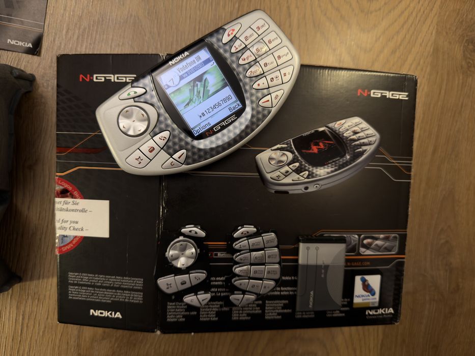 Nokia N-Gage Classic з коробкою