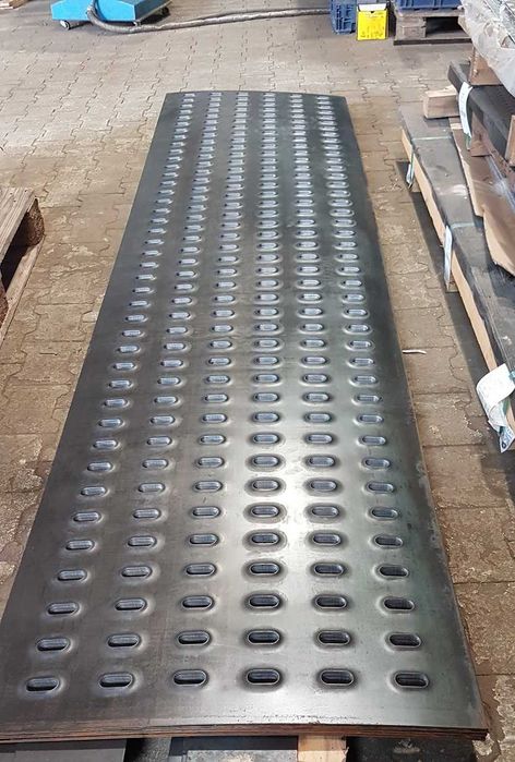 Blacha stalowa czarna 750x3000x3mm najazd laweta- auto-laweta .