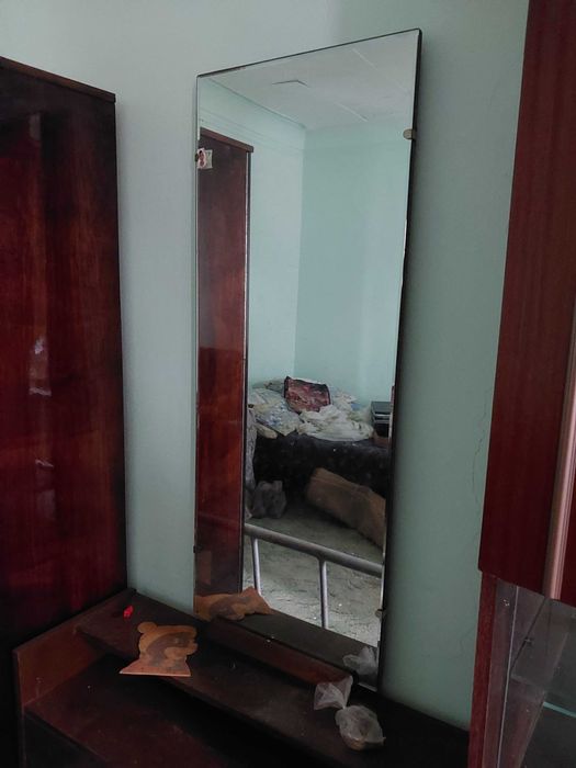 Продам зеркало и трюмо