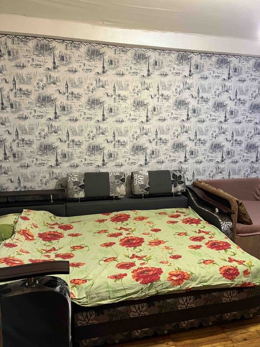 Сдам посуточно  1-ком. Квартиру 2-этаж район Крытого рынка