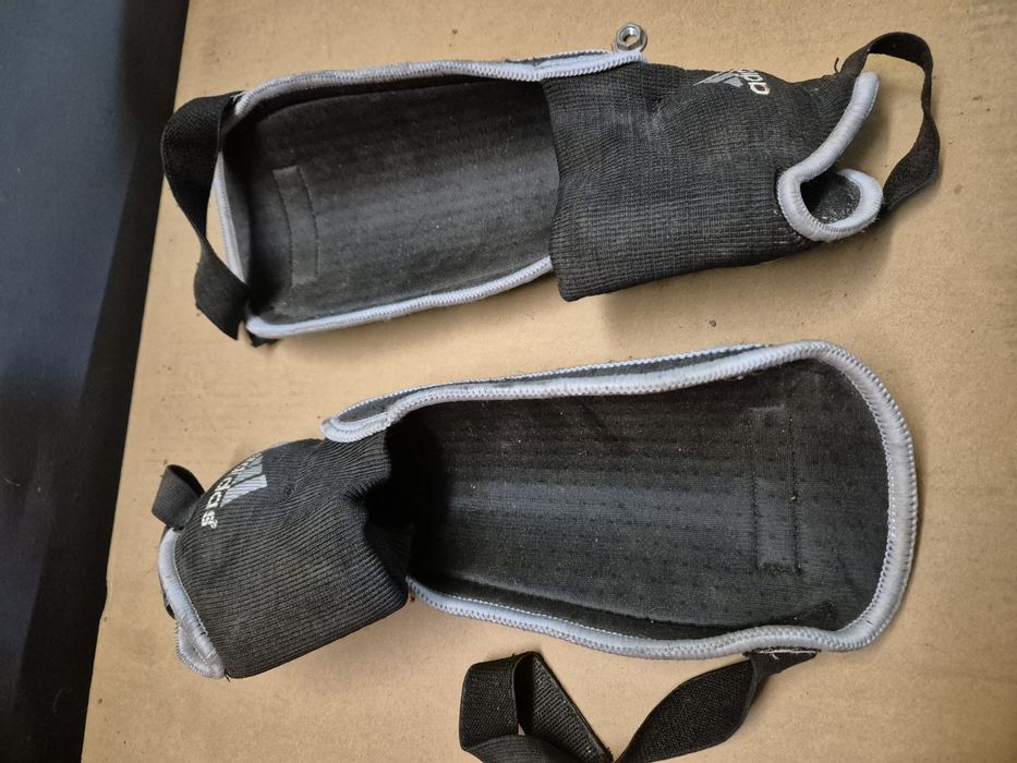 ochraniacze na piszczele kostki adidas