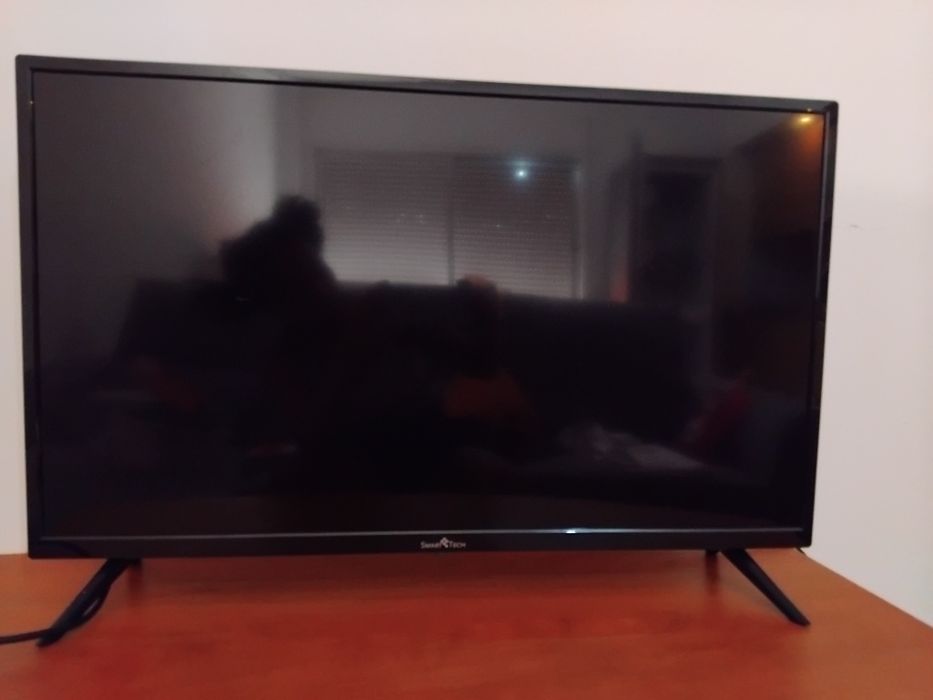 Mesa de tv com TV incluído