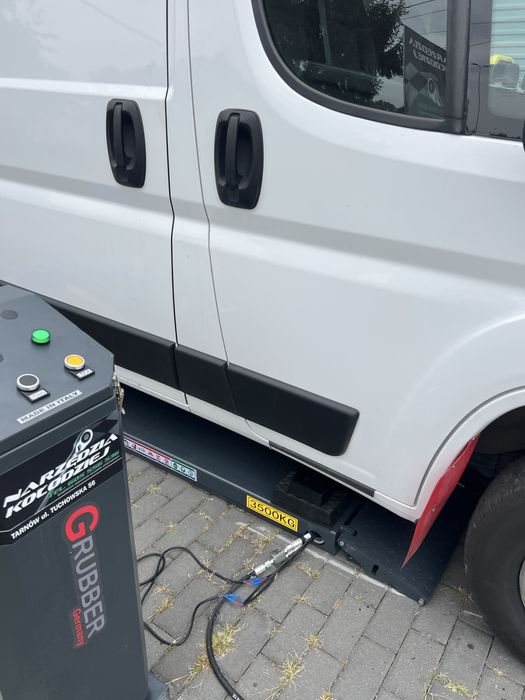 Podnsonik nozycowy italy 4 tony wysoki autom.