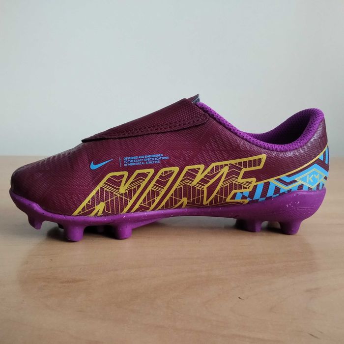 Dziecięce buty piłkarskie NIKE MERCURIAL VAPOR 15 CLUB MG roz eu-28.5