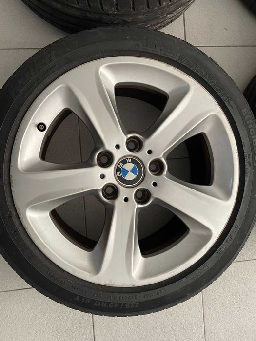 Jantes BMW R17 com pneus em bom estado
