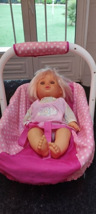 Boneca com alcofa