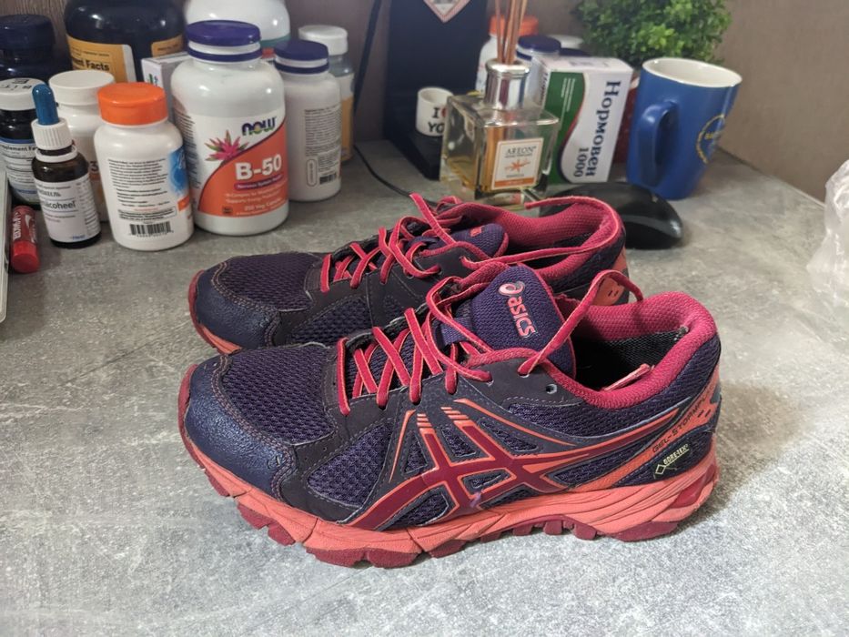 Кросівки для дівчинки Asics Gore-tex 35р