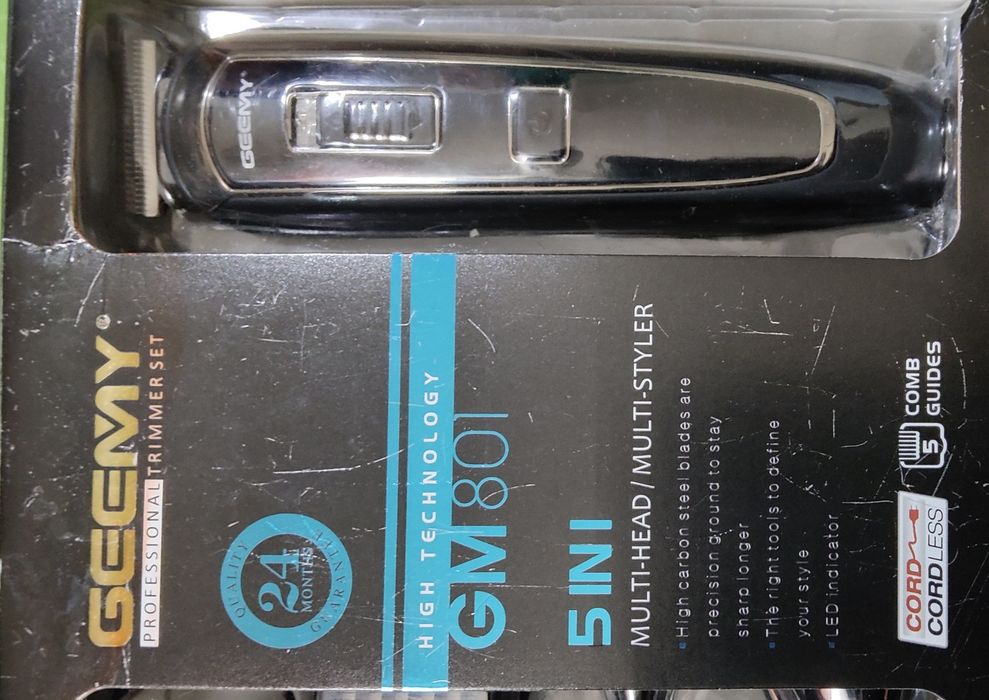 Профессиональный набор для стрижки и бритья Geemy GM-801.