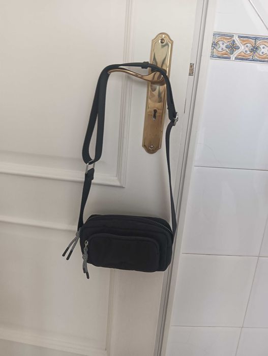 Mala preta tiracolo Parfois