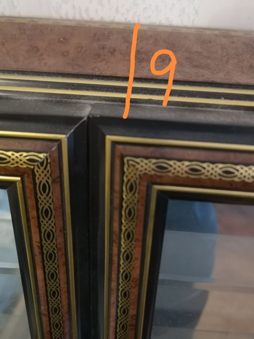 Armário de parede, para pequenas peças decorativas.