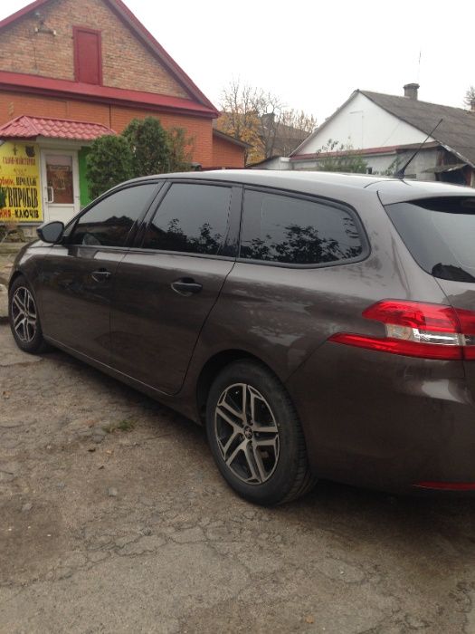 Peugeot 308 sw .