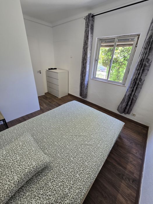 Quarto Solteiro próximo a estação de comboio de Caxias