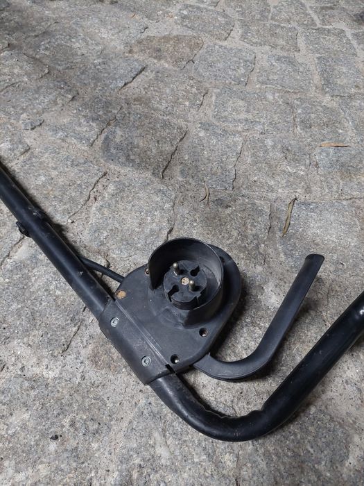 Máquina de cortar relva