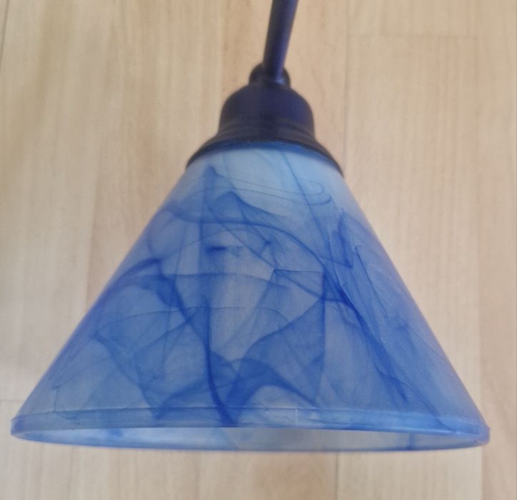 Lampa sufitowa niebieska