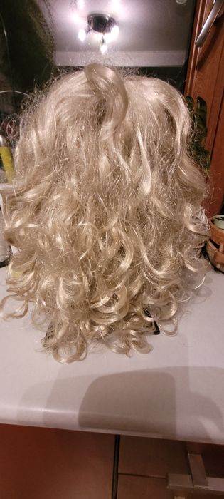 Blond peruka, długie loki