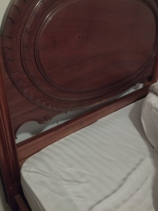 Cama Antiga Em Óptimo Estado com Colchão