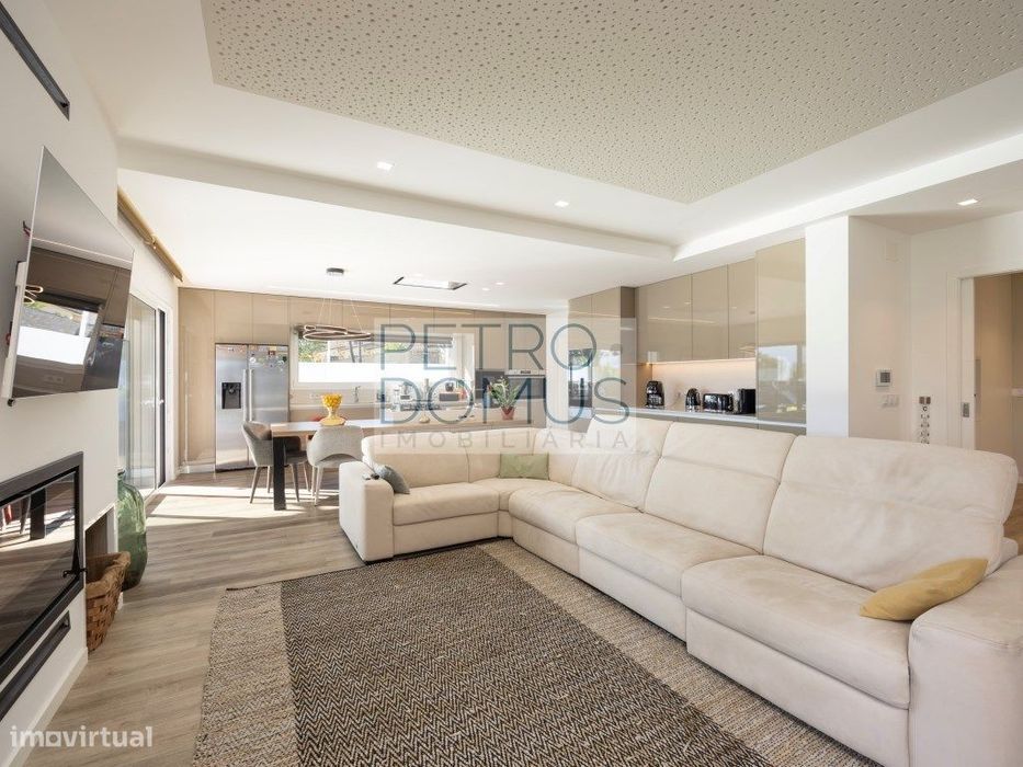 Moradia T3+Atelier Como Nova Com Piscina Aquecida E Vista Para A Se...