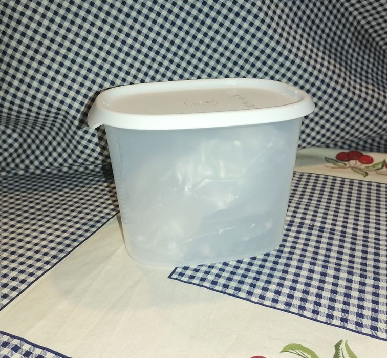Tupperware clica e guarda