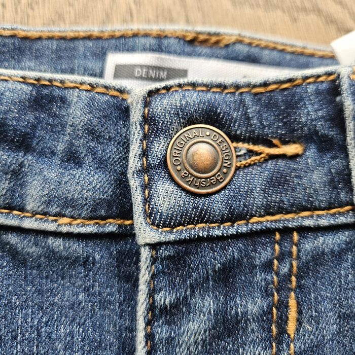 Jeansy Bershka niebieskie
