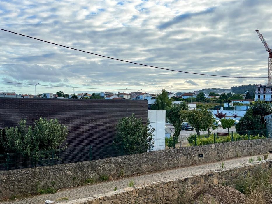 Arrenda-se casa junto ao IPCA