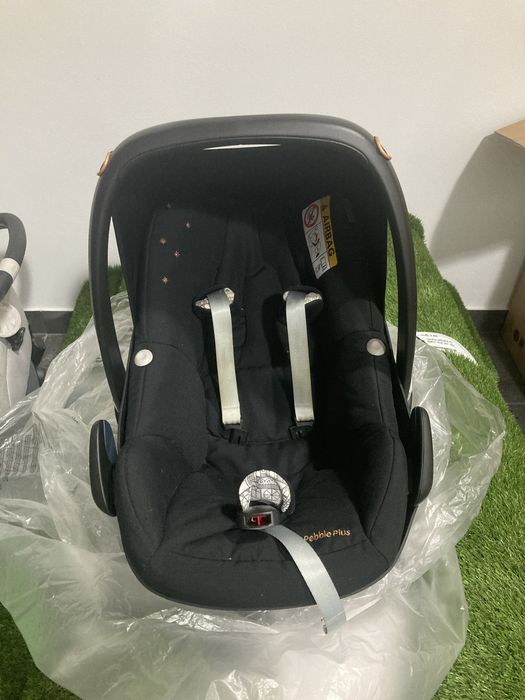 Cadeira auto Pebble Plus e base isofix Bebéconfort