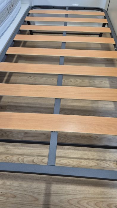 Cama- colchão 190x90 + estrado com pernas  basculantes