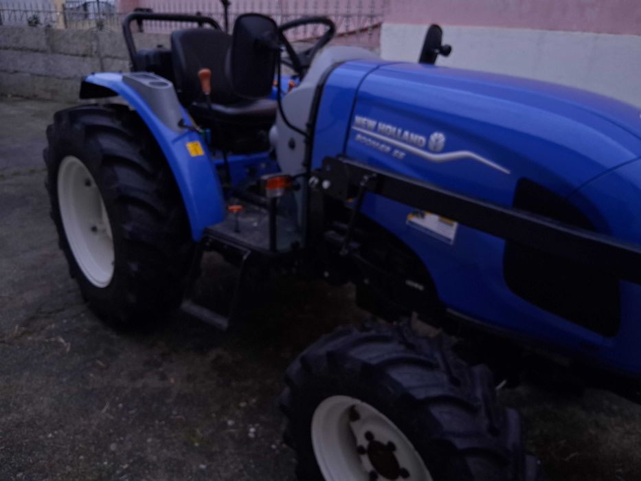 Trator New Holland Boomer 55