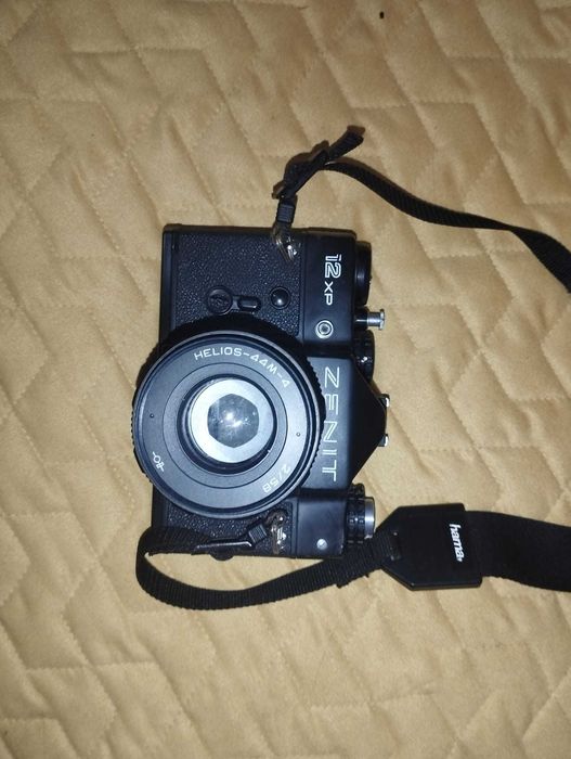 Zenit 12XP (com mala, 2 capas, flash, equipamento limpeza e manuais)