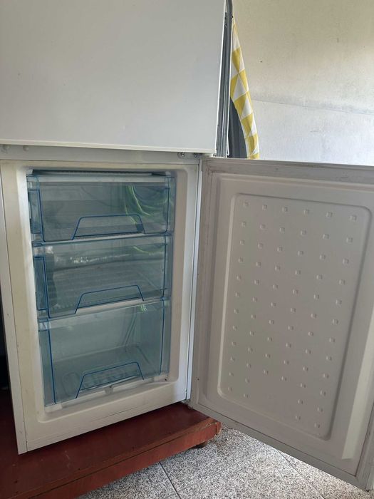 Frigorífico Combinado Electronia em bom estado