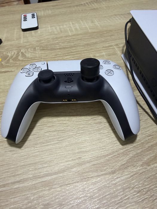 Ps5 Slim 825gB versão digital (comando + hdmi)