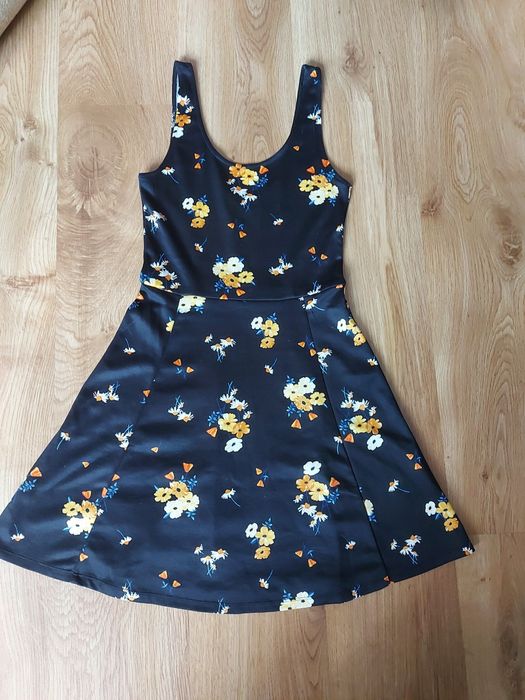 Sukienka w kwiatki hm