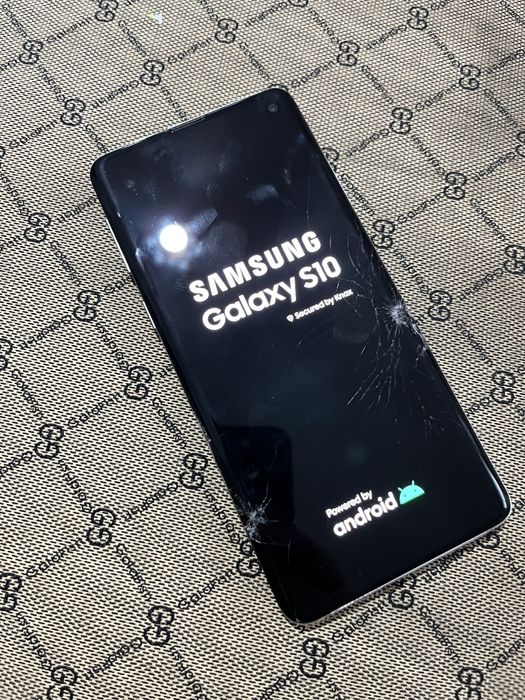 Смартфон Samsung S10 8/128