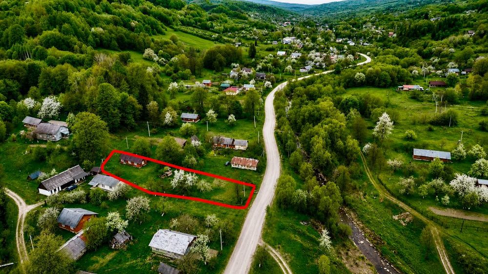 Будинок з ділянкою в карпатському селі Орів