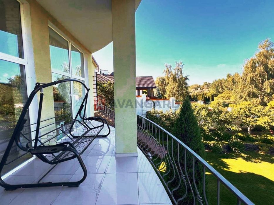 Комфортабельний особняк в Дахнівці