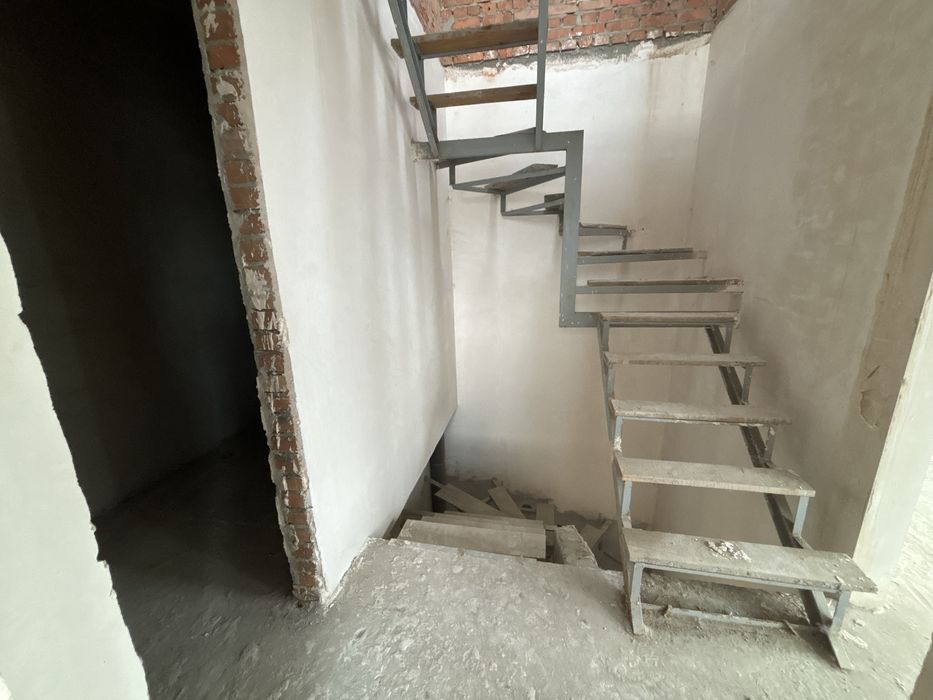 Готовий таунхаус під чистову обробку 102м2