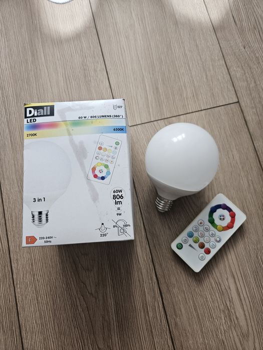 Żarówka LED Diall RGBW z pilotem