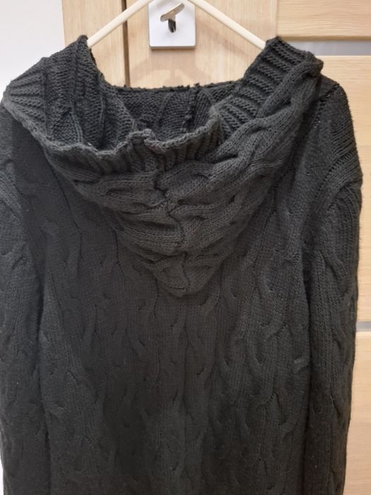 Sweter z kapturem