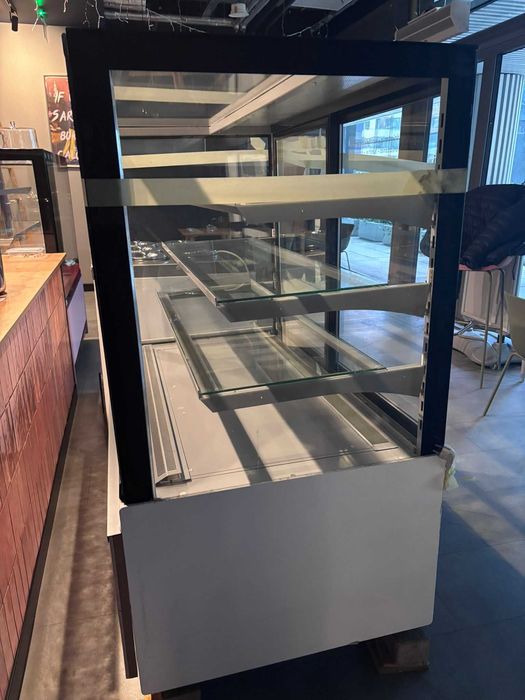 Witryna chłodnicza cukiernicza - Ellada