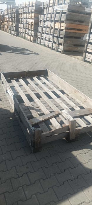 Sprzedam uszkodzone SKRZYNIO-PALETY drewniane 136x264 cm .