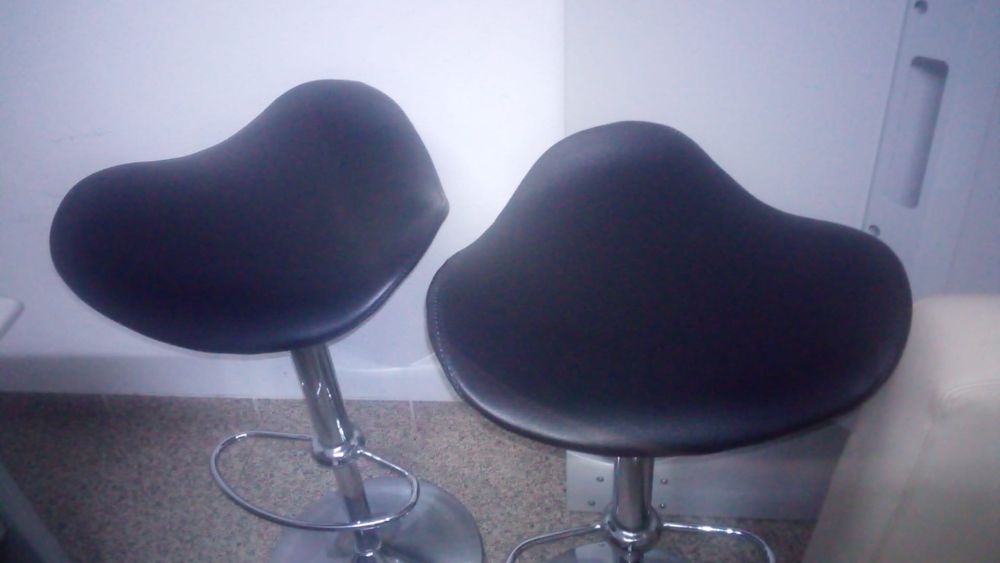 Banco bar em couro com amortecedor