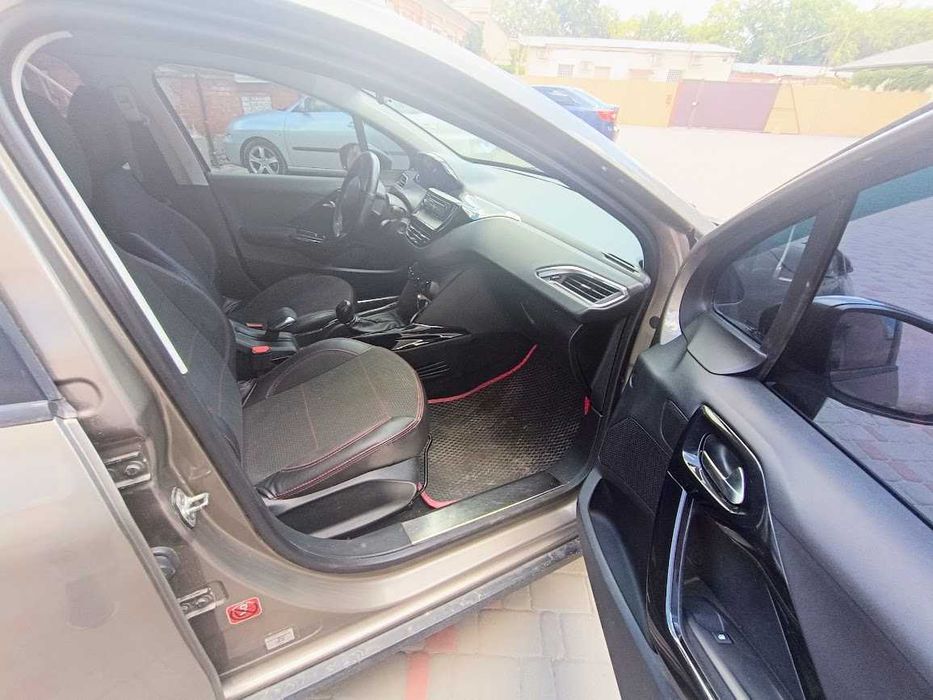 Продам Peugeot 2008  економічний та надійний кросовер для міста