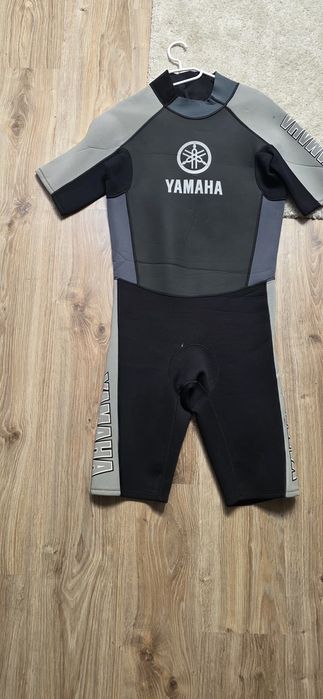 Pianki do sportow wodnych Yamaha.