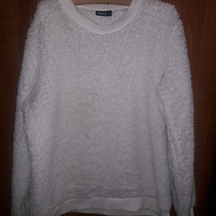 Біла тепла кофта