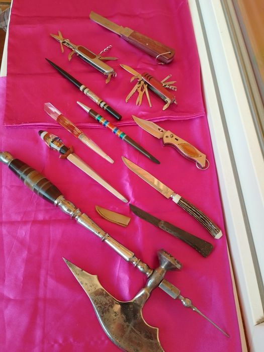 нож , топорик, ручка шариковая , ручная ИТК работа