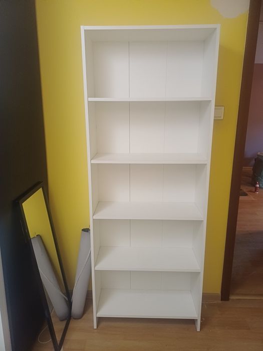 Zestaw mebli w dobrym stanie