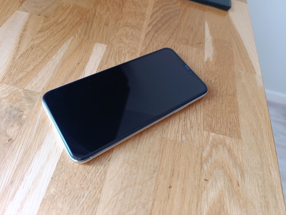 Apple iPhone 11 Pro Max. Nie włącza się.